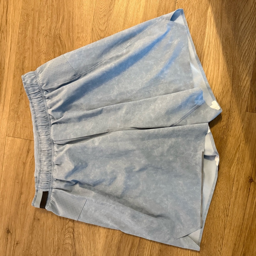 Lululemon - Light gray Athletic Shorts - Picture 3 of 3